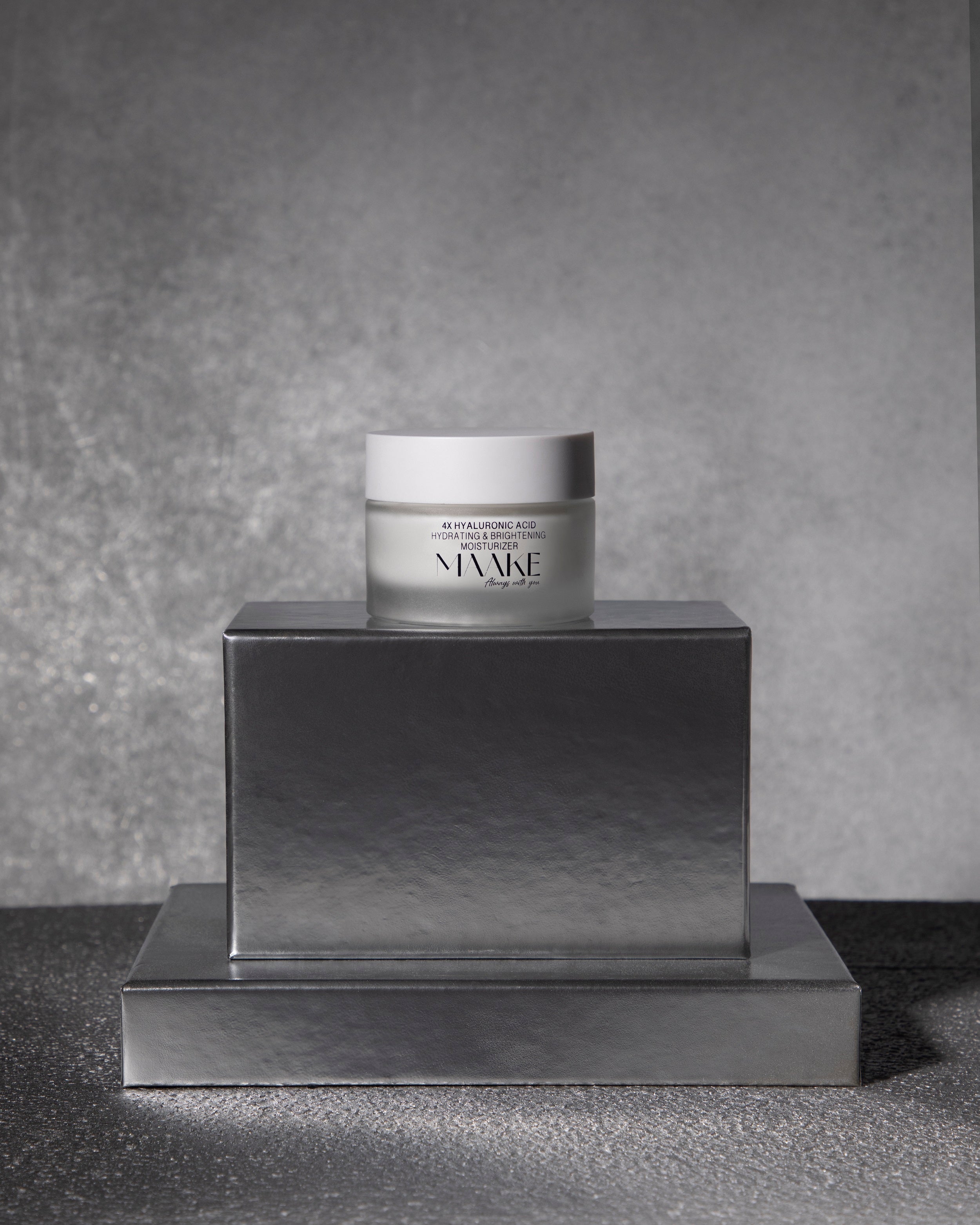 4XHyaluronic Acid Hydrating &amp; Brightening Moisturizer